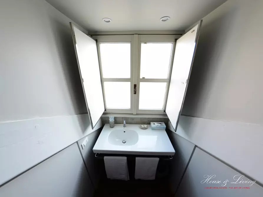 Immagine 7 di Garage in vendita  a Castelsardo