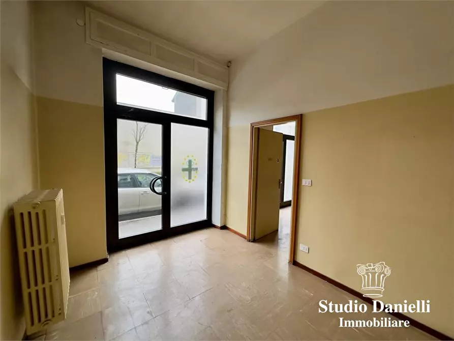 Immagine 4 di Negozio in affitto  185 a Seregno