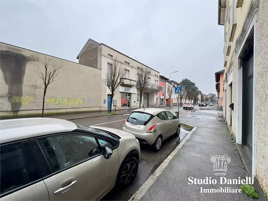 Immagine 2 di Negozio in affitto  185 a Seregno