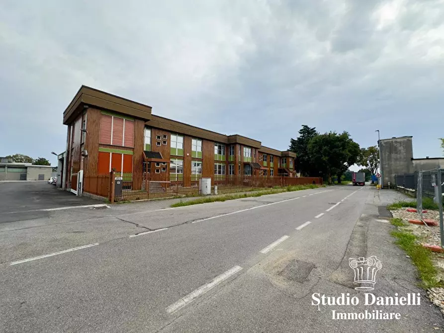 Immagine 1 di Ufficio in affitto  45 a Carate Brianza