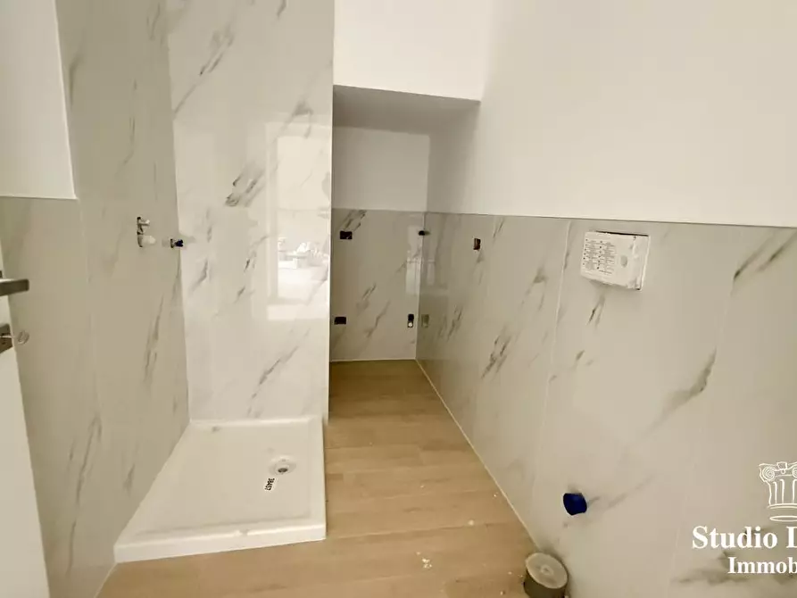 Immagine 7 di Appartamento in vendita  29 a Carate Brianza