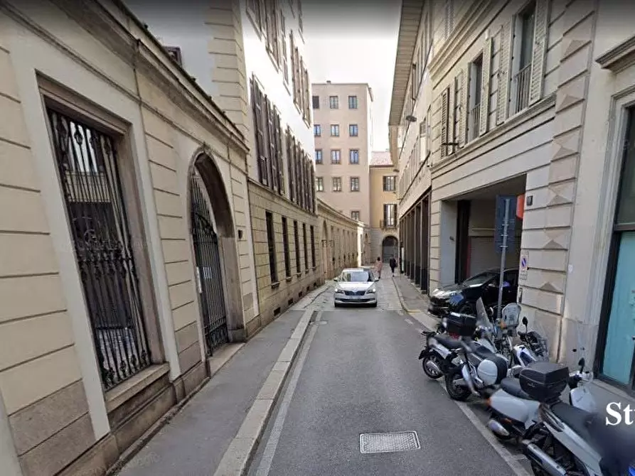 Immagine 3 di Garage in vendita  10 a Milano