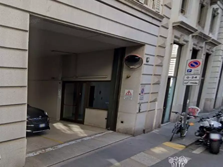 Immagine 2 di Garage in vendita  10 a Milano