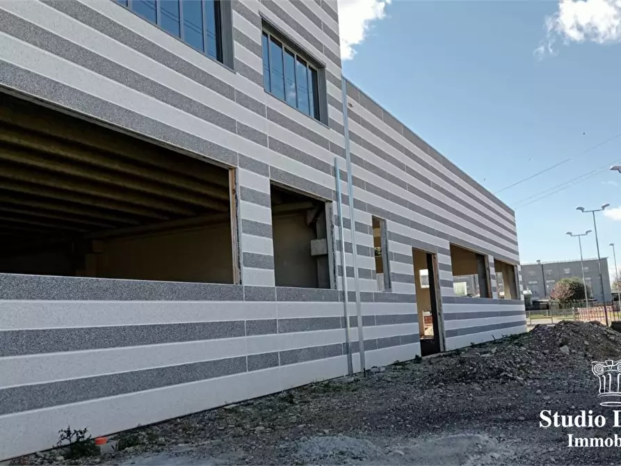 Immagine 3 di Capannone industriale in vendita  6 a Giussano