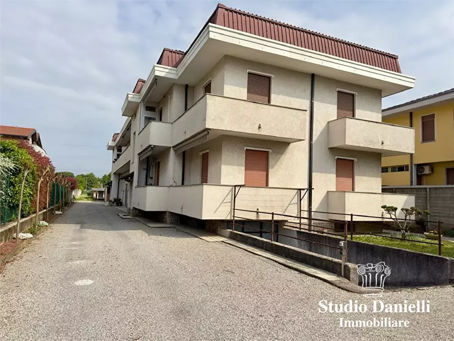 Immagine 1 di Casa indipendente in vendita  9 a Macherio