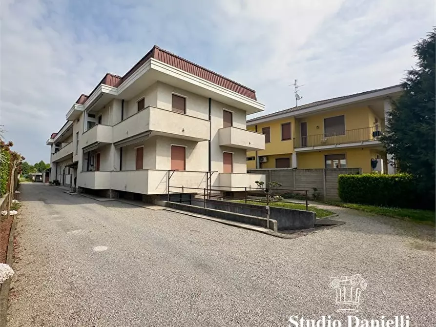 Immagine 2 di Casa indipendente in vendita  9 a Macherio