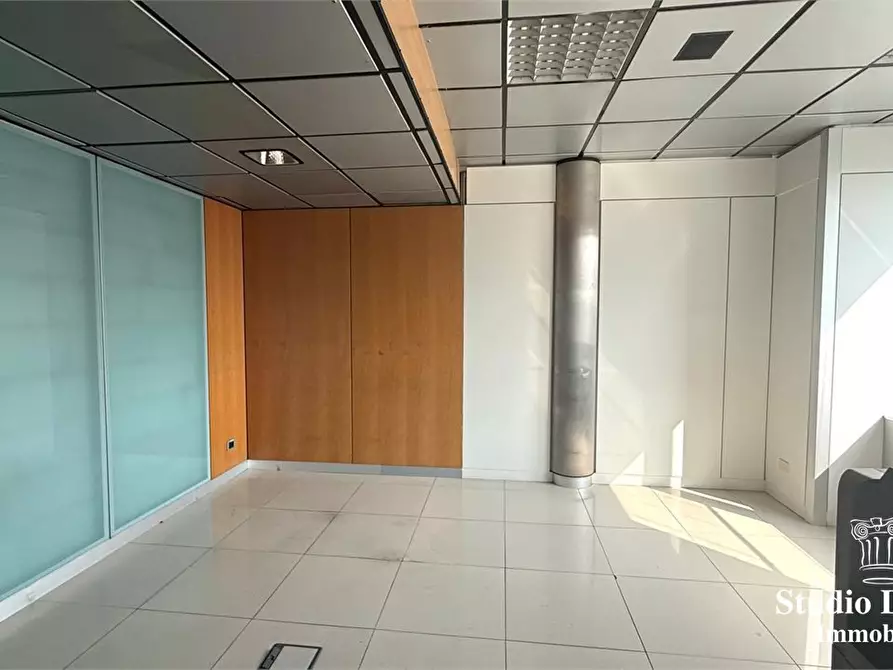 Immagine 9 di Ufficio in vendita  46 b a Carate Brianza