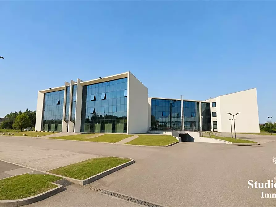 Immagine 2 di Ufficio in vendita  46 b a Carate Brianza