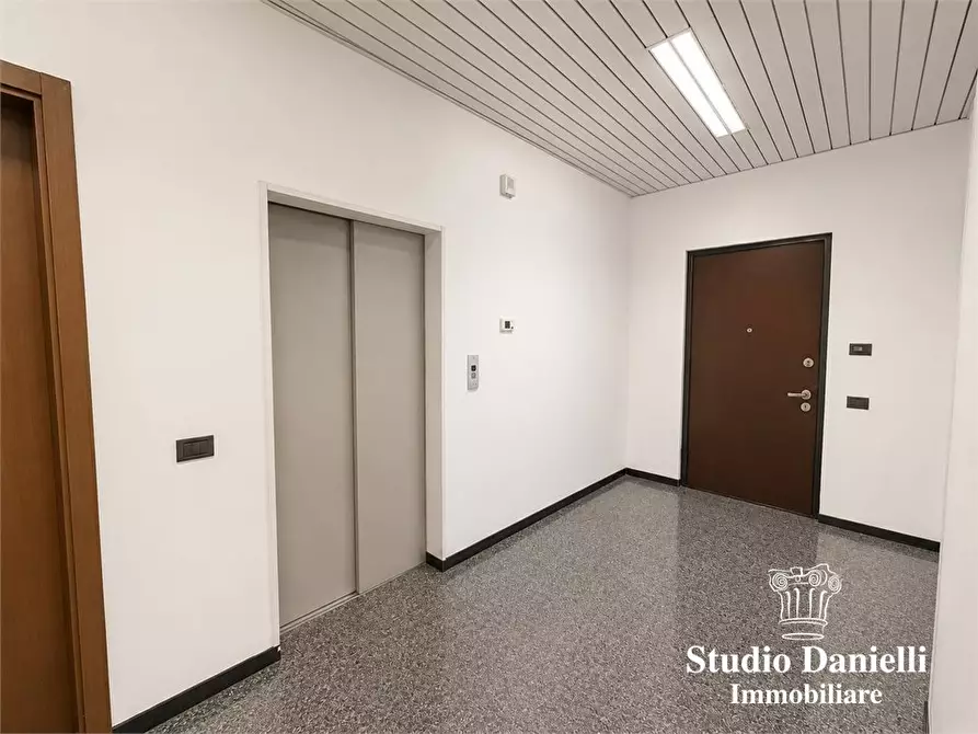 Immagine 3 di Ufficio in vendita  46 b a Carate Brianza