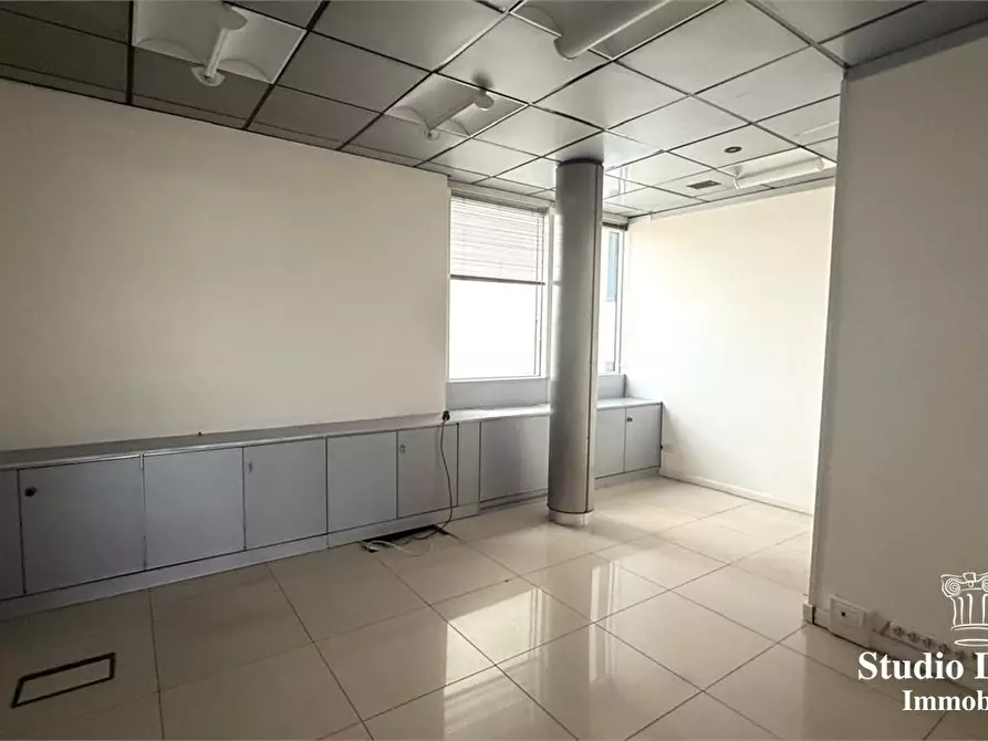Immagine 8 di Ufficio in vendita  46 b a Carate Brianza