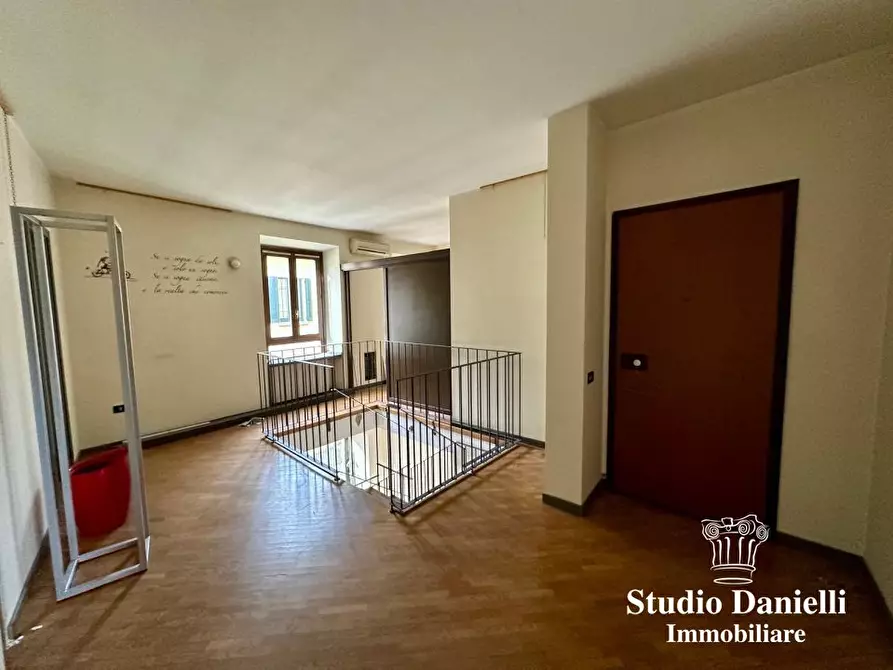 Immagine 5 di Ufficio in vendita  5 a Carate Brianza