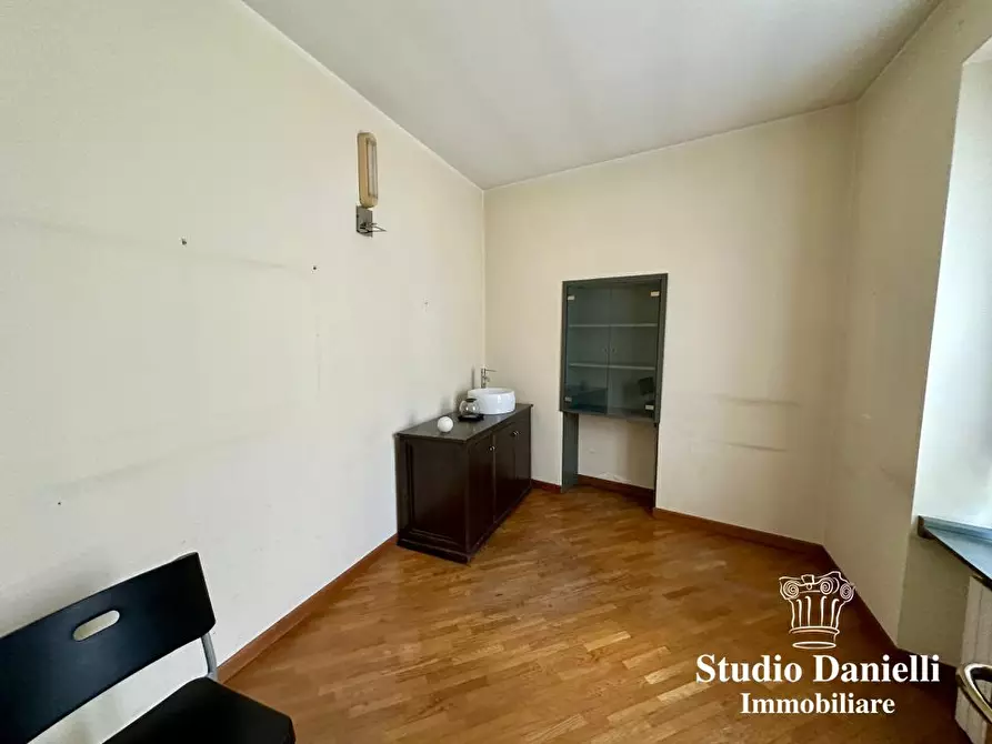 Immagine 10 di Ufficio in vendita  5 a Carate Brianza