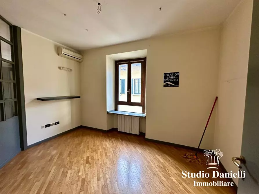 Immagine 8 di Ufficio in vendita  5 a Carate Brianza