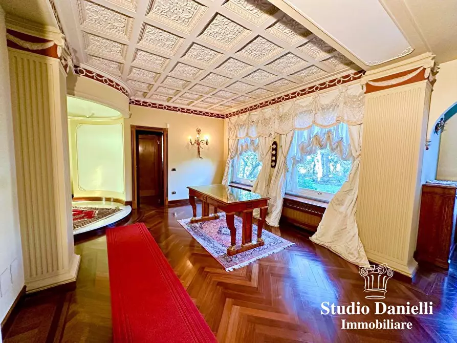 Immagine 7 di Villa in vendita  10 a Carate Brianza