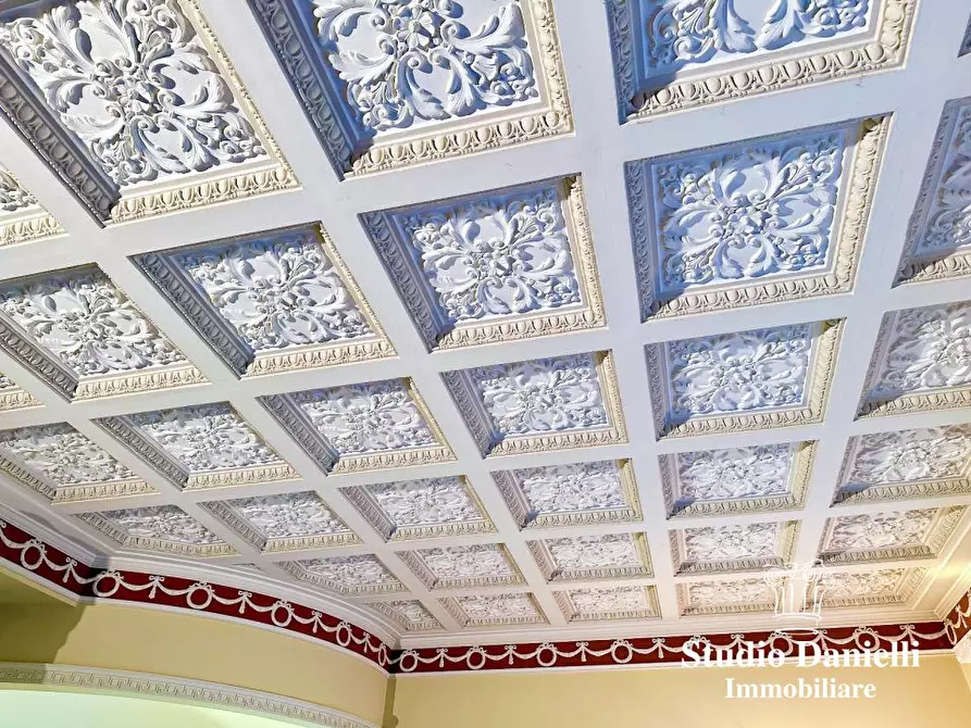 Immagine 8 di Villa in vendita  10 a Carate Brianza