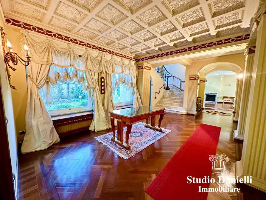 Immagine 5 di Villa in vendita  10 a Carate Brianza