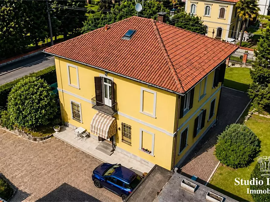 Immagine 3 di Villa in vendita  5 a Carate Brianza