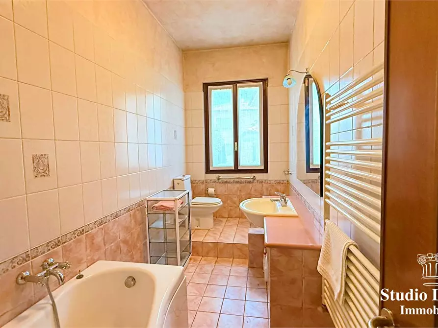 Immagine 9 di Villa in vendita  5 a Carate Brianza