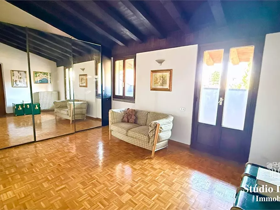 Immagine 10 di Villa in vendita  5 a Carate Brianza