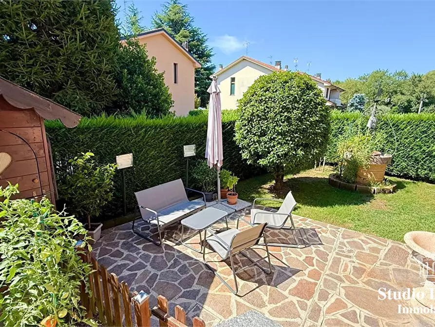 Immagine 1 di Villa in vendita  a Carate Brianza