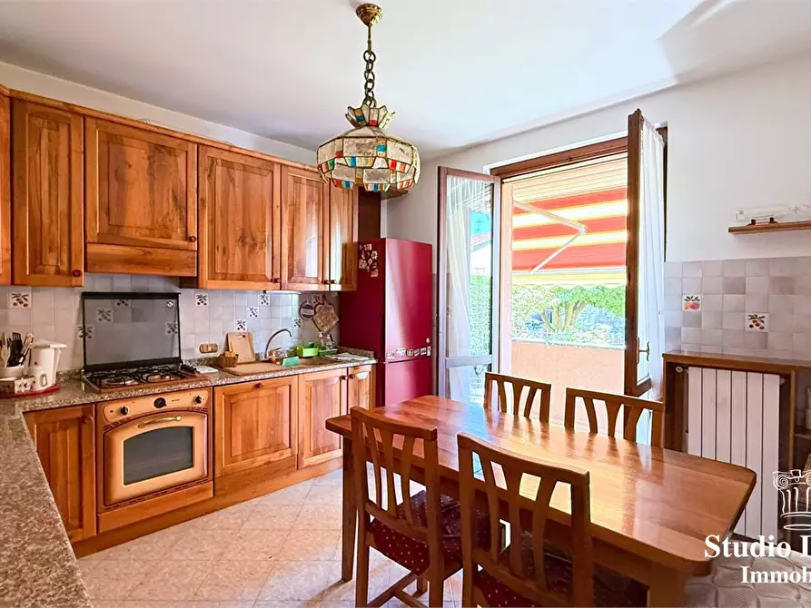 Immagine 6 di Villa in vendita  a Carate Brianza