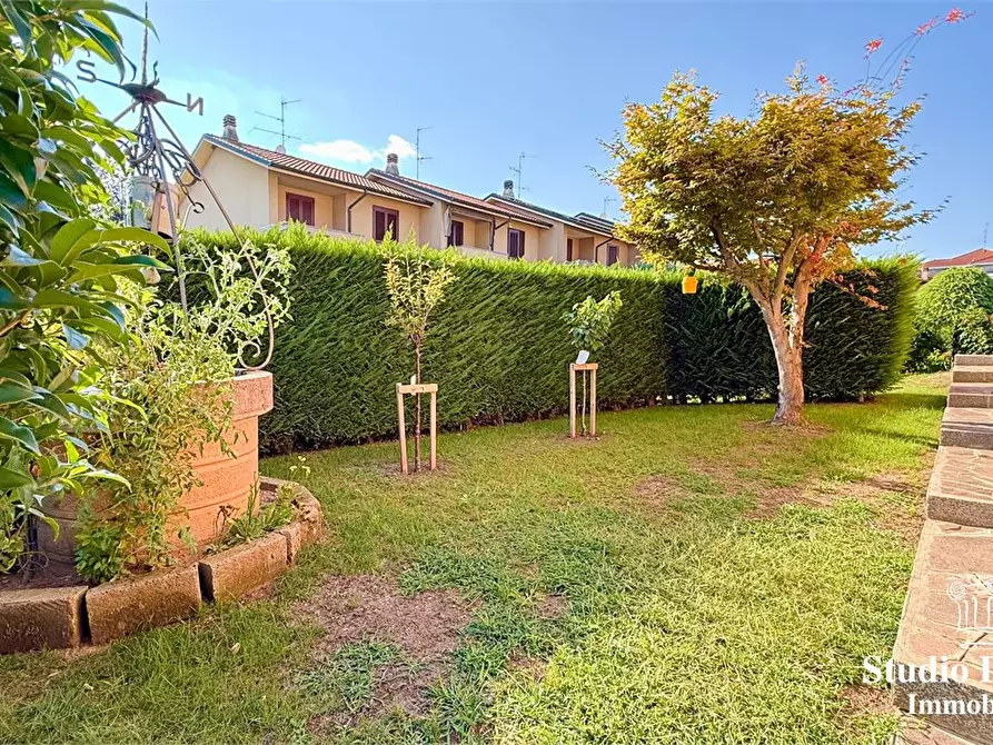 Immagine 3 di Villa in vendita  a Carate Brianza