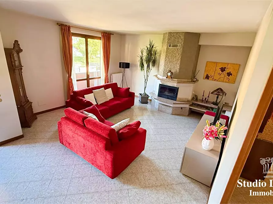 Immagine 5 di Villa in vendita  a Carate Brianza