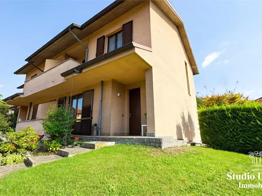 Immagine 4 di Villa in vendita  a Carate Brianza