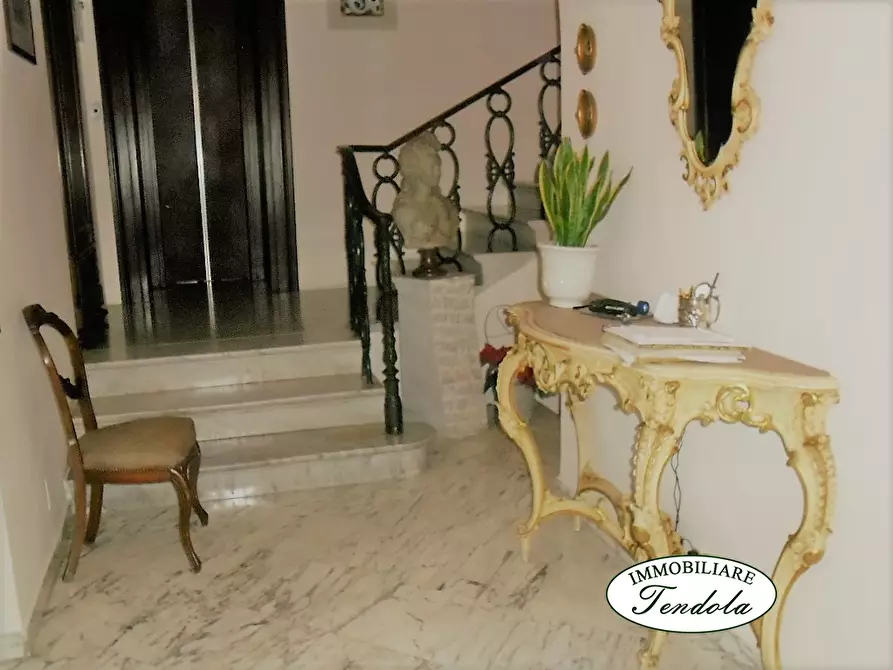 Immagine 8 di Villa in vendita  a Carrara