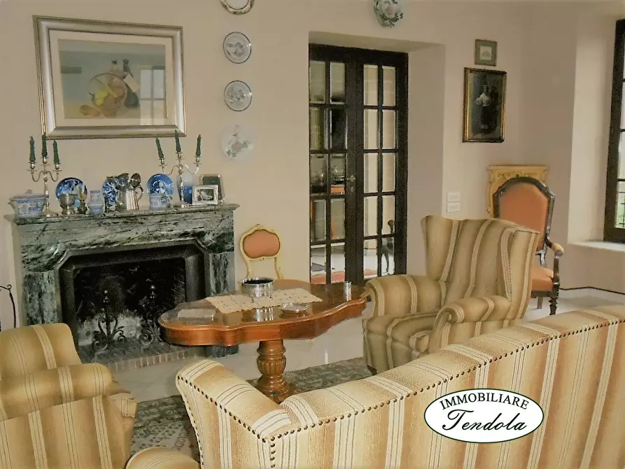 Immagine 10 di Villa in vendita  a Carrara