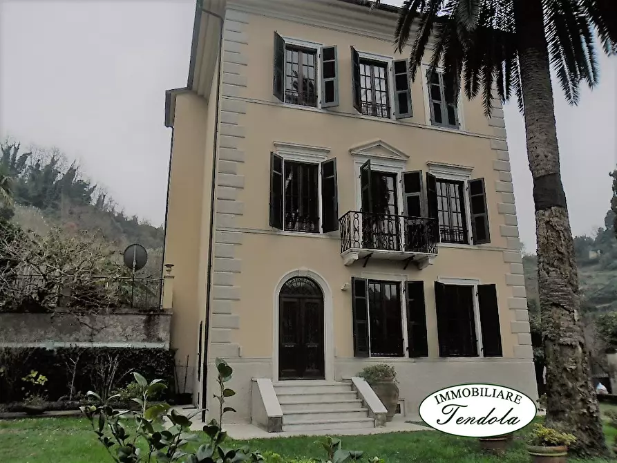 Immagine 4 di Villa in vendita  a Carrara
