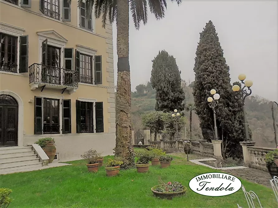 Immagine 2 di Villa in vendita  a Carrara