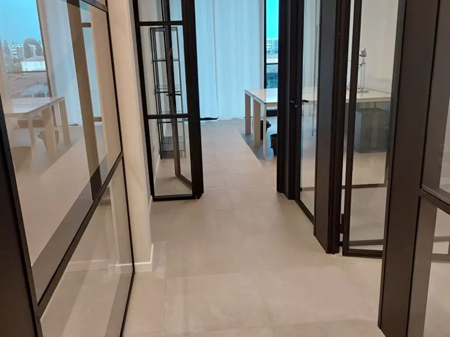 Immagine 3 di Ufficio in affitto  a Parma