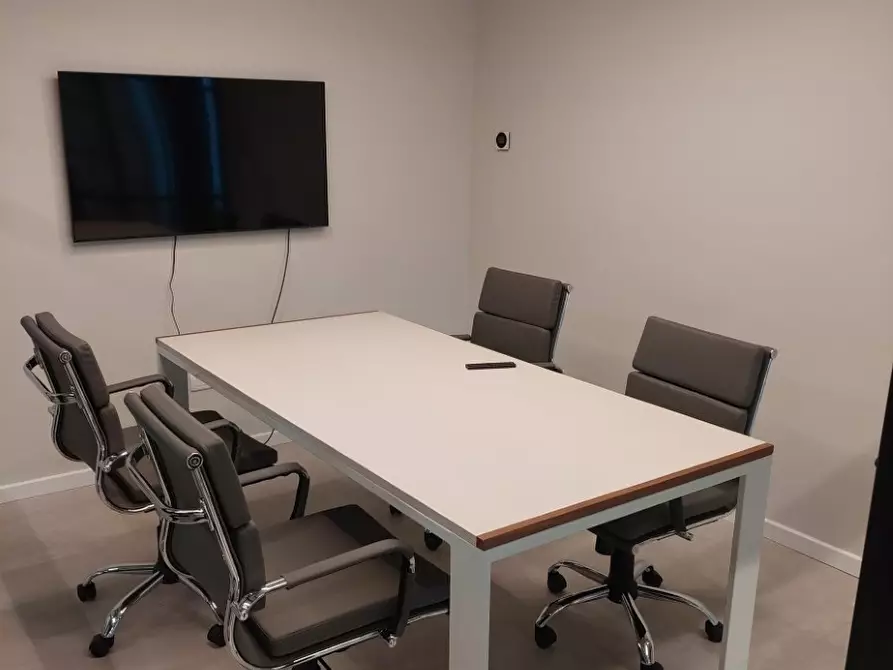 Immagine 5 di Ufficio in affitto  a Parma