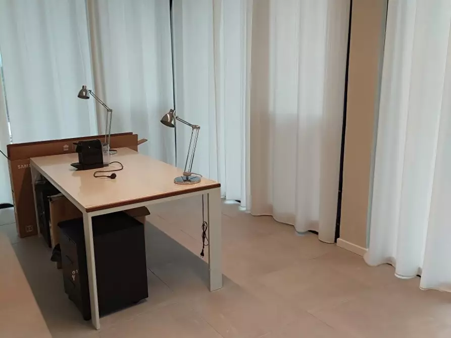 Immagine 4 di Ufficio in affitto  a Parma