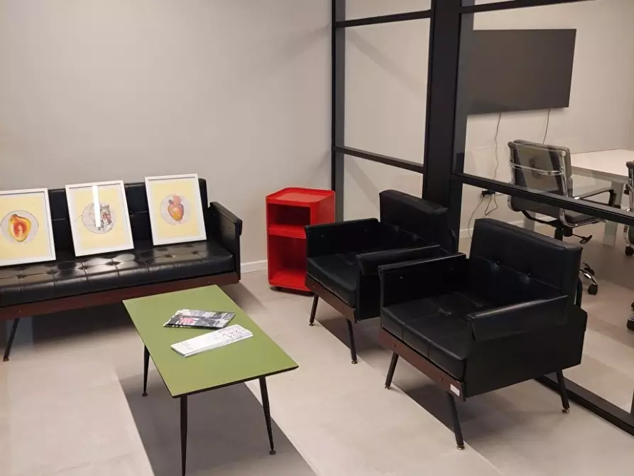 Immagine 6 di Ufficio in affitto  a Parma