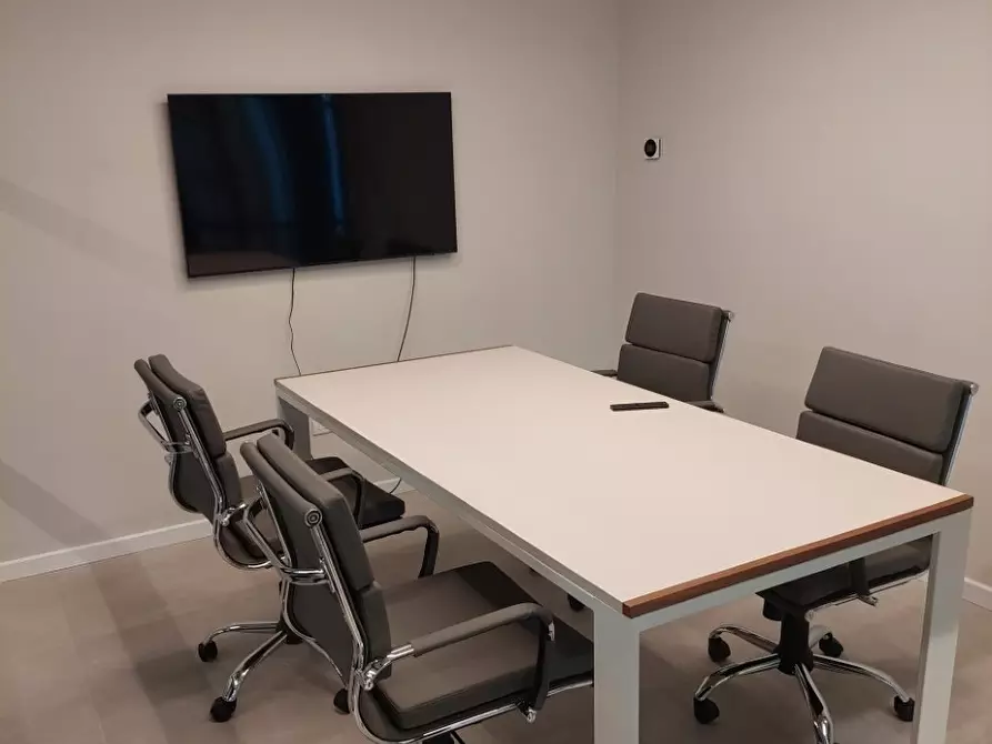 Immagine 8 di Ufficio in affitto  a Parma