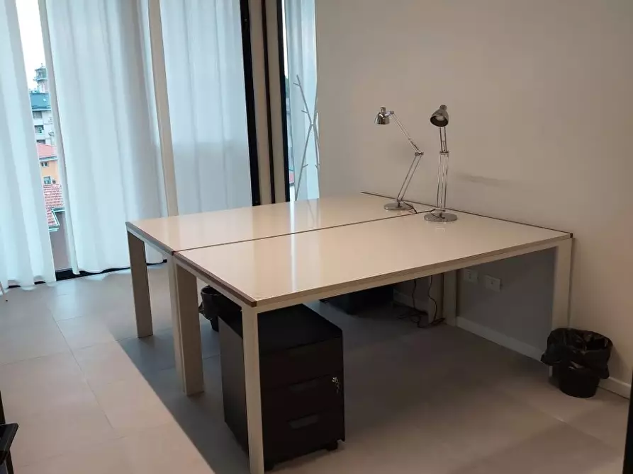 Immagine 10 di Ufficio in affitto  a Parma