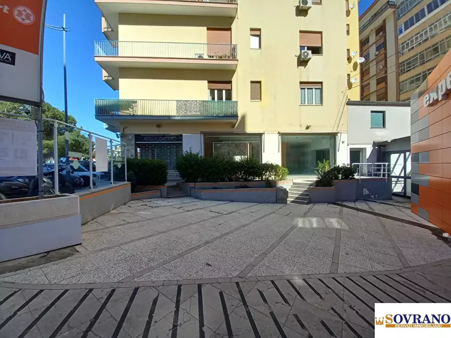 Immagine 2 di Negozio in vendita  a Palermo