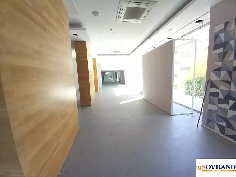 Immagine 8 di Negozio in vendita  a Palermo