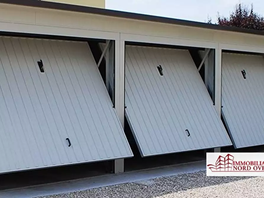 Immagine 2 di Garage in vendita  84 a Magenta