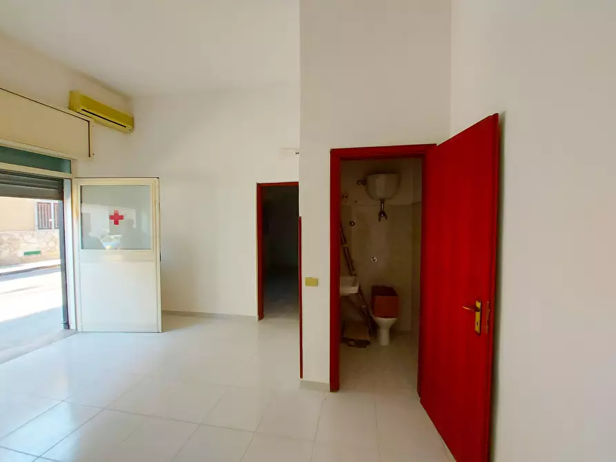 Immagine 10 di Negozio in vendita  185 a Casalnuovo Di Napoli