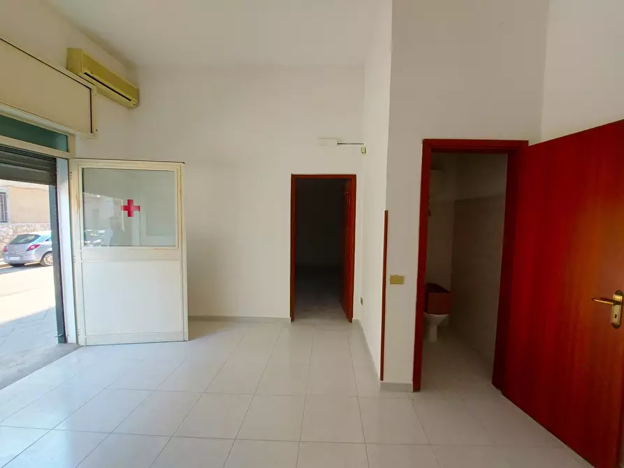 Immagine 9 di Negozio in vendita  185 a Casalnuovo Di Napoli