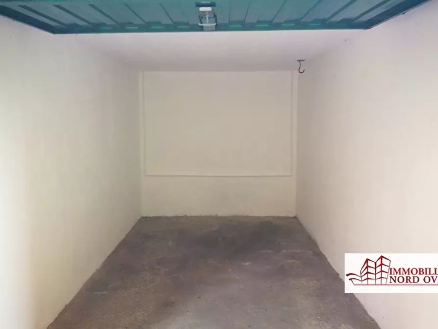 Immagine 3 di Garage in vendita  80 a Magenta