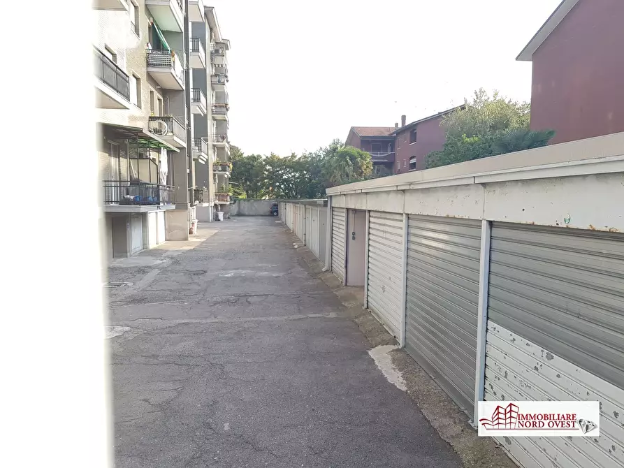 Immagine 4 di Garage in vendita  80 a Magenta