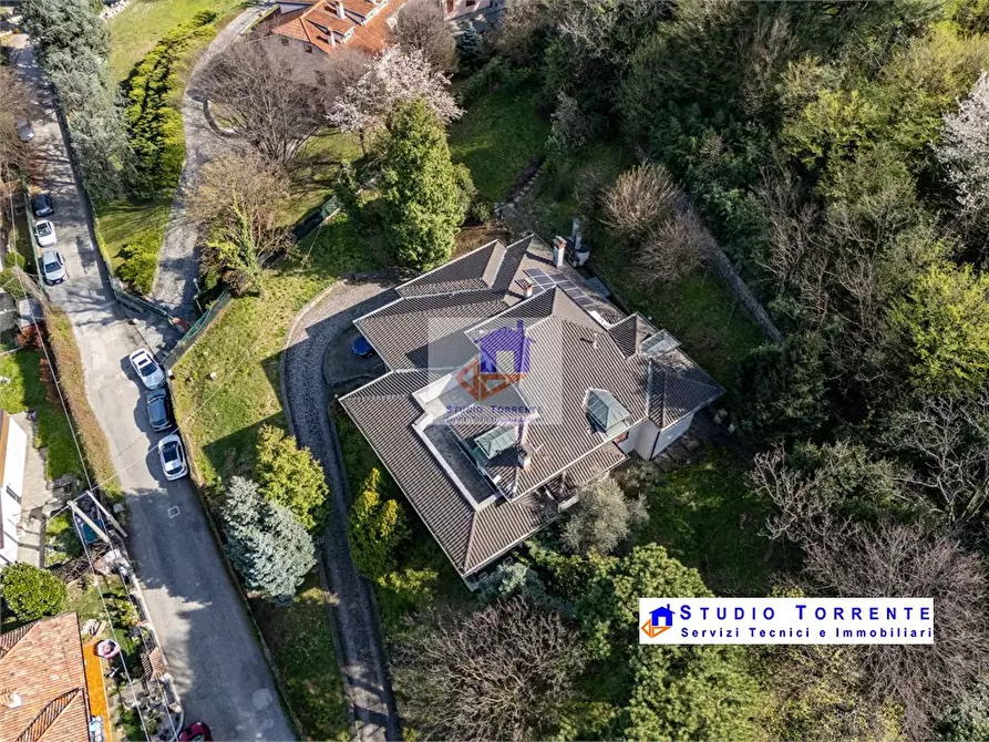 Immagine 2 di Villa in vendita  a Como