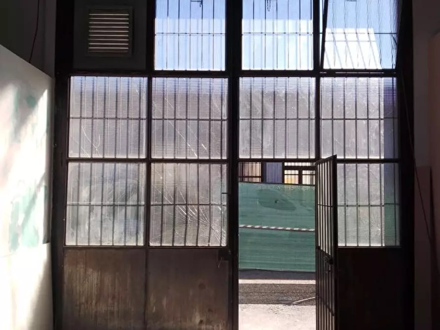 Immagine 2 di Capannone industriale in vendita  a Settimo Milanese