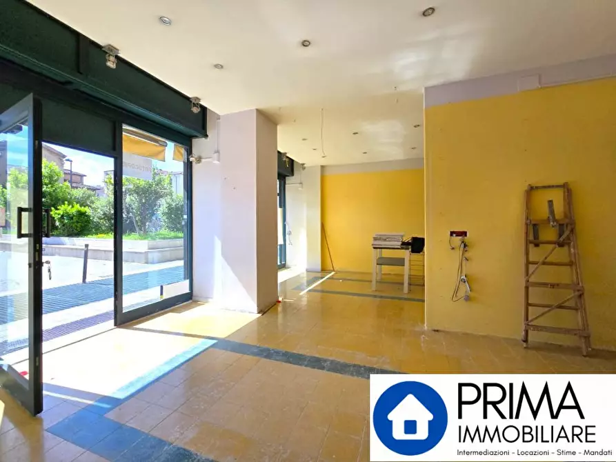 Immagine 3 di Negozio in vendita  a Terni