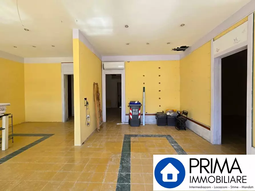 Immagine 4 di Negozio in vendita  a Terni