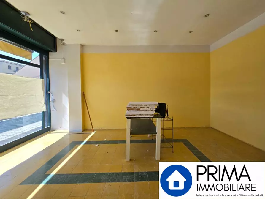 Immagine 5 di Negozio in vendita  a Terni